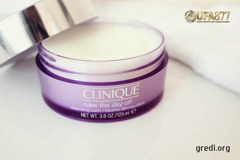 Clinique – Take the Day Off Cleansing Balm